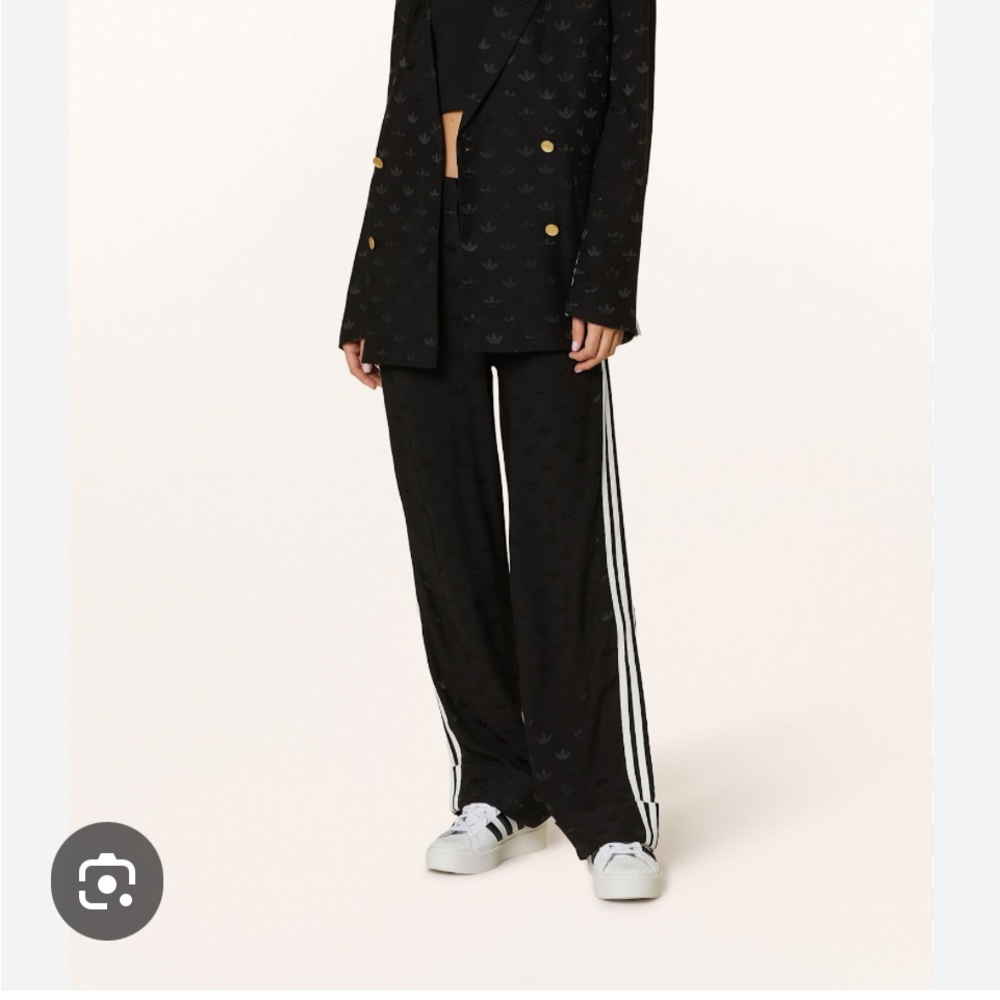 Women's Adidas trouser with 3 Stripes and cuff hook button clousure and zipper